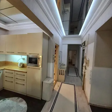 Διαμέρισμα N 2+1 Furnished Flat In Center Near To Sea *
